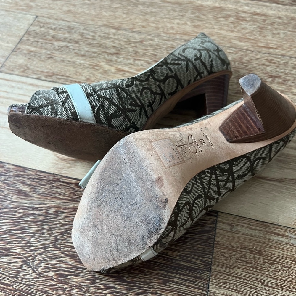 Calvin Klein - Size 39 - Picture 3 of 4
